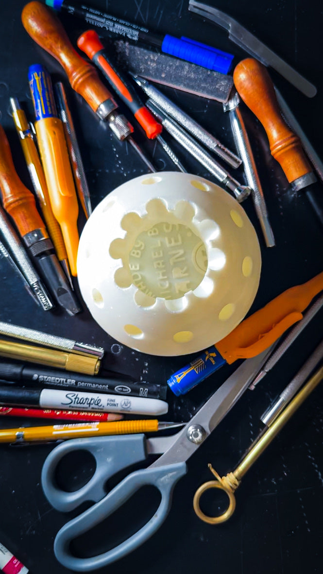 001 The White Desk Safari Pencil Holder